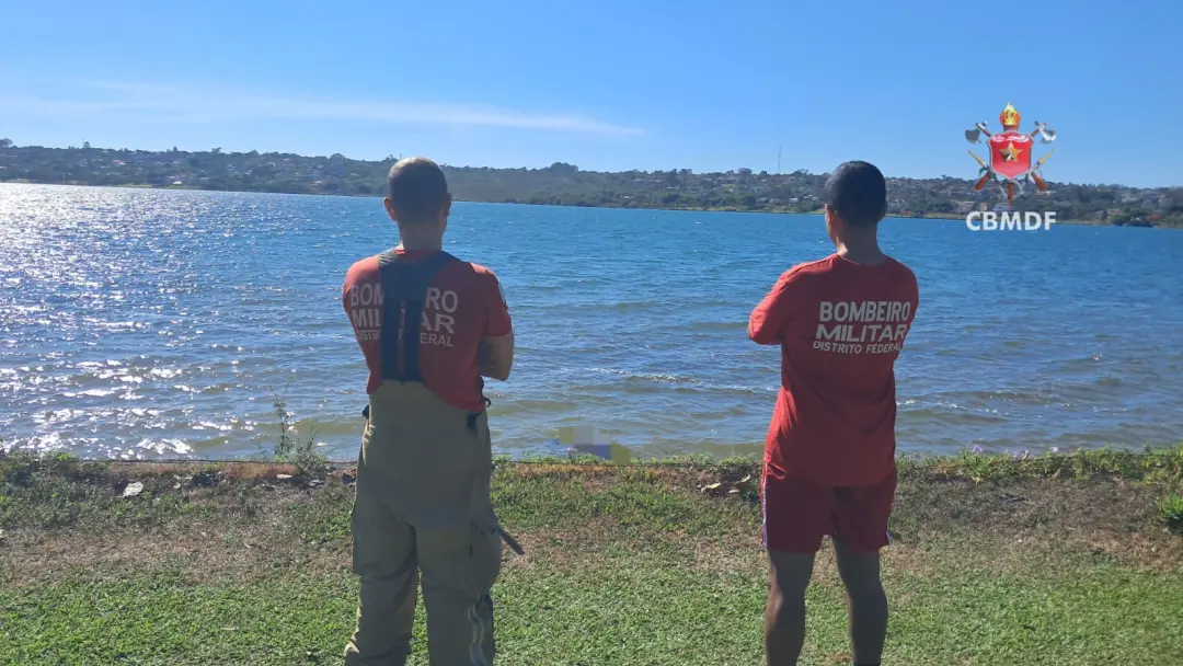 Lago Paranoá, manhã de domingo, um corpo de homem foi encontrado boiando perto da Ponte JK. A ausência de informações s…