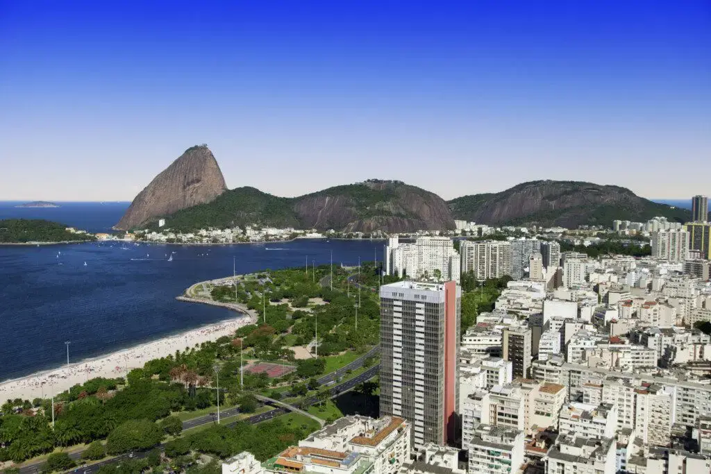 A partir de segunda, o Rio pode cravar 35°C, depois de uma semana chuvosa. A transição do tempo traz um alívio momentân…