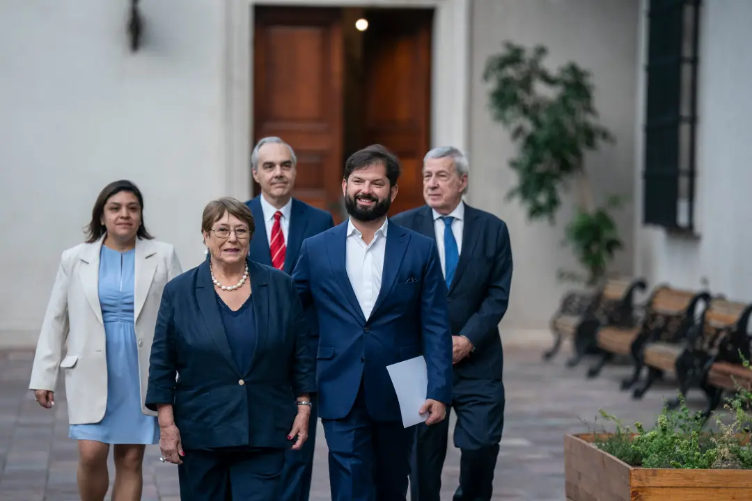 Boric falou sobre a desistência de Bachelet na candidatura para a ONU. Ele disse que é uma derrota temporária, mas que …
