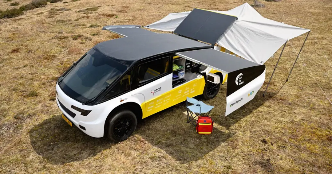 Kenya recebe ambulância solar Stella Juva, projetada por estudantes da Holanda, para levar atendimento a áreas remotas.…