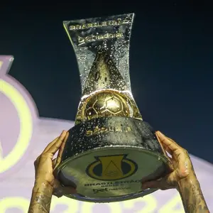 Domingo na Série B com briga por vaga no G-6 e contra rebaixamento. Essa movimentação mostra como o esporte reflete a d…