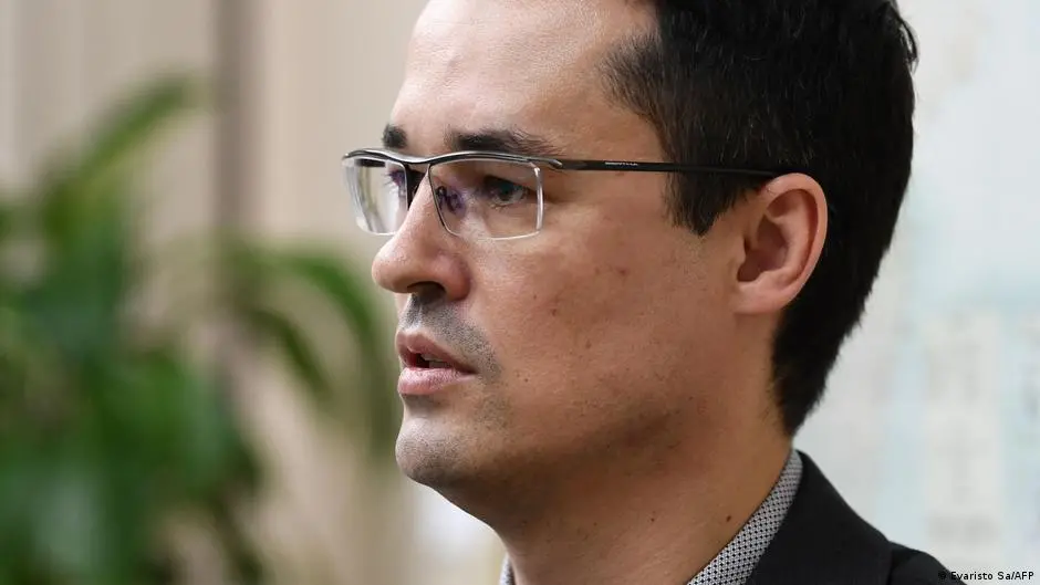 Deltan Dallagnol, candidato ao Senado pelo Paraná, teve sua campanha suspensa pelo TSE. É um movimento que mostra a fra…