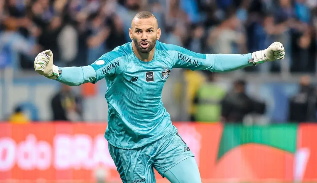 Palmeiras e Grêmio empataram em 0 a 0 no domingo, em Porto Alegre, mas o goleiro Weverton fez 9 defesas incríveis contr…