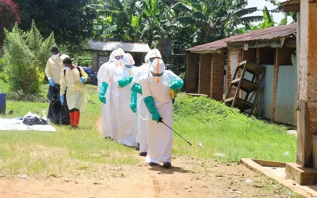 24 ou 25 de abril, sintomas de ebola apareceram no profissional de saúde de Mongbwalu. O anúncio oficial do surto só ve…