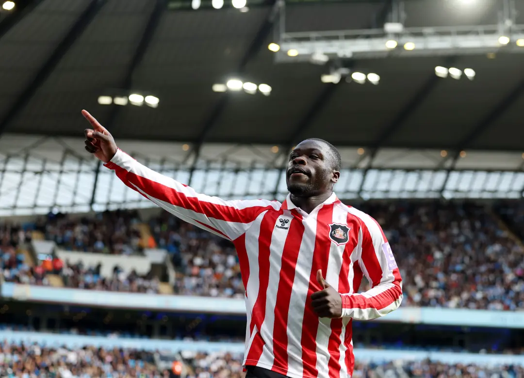 Sunderland jogou contra Manchester City e perdeu por 5 a 3. Mesmo a derrota, o treinador Le Bris elogiou o jeito que o …