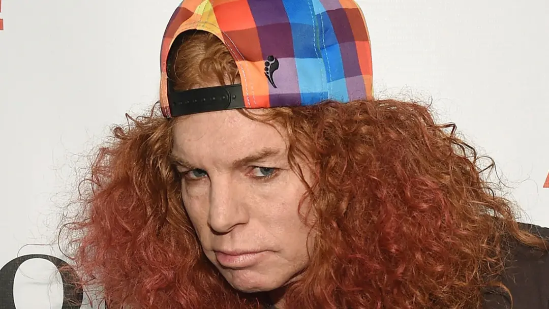 O homem que a equipe legal de Carrot Top alega ter tentado extorquir o comediante com um vídeo explícito está falando a…