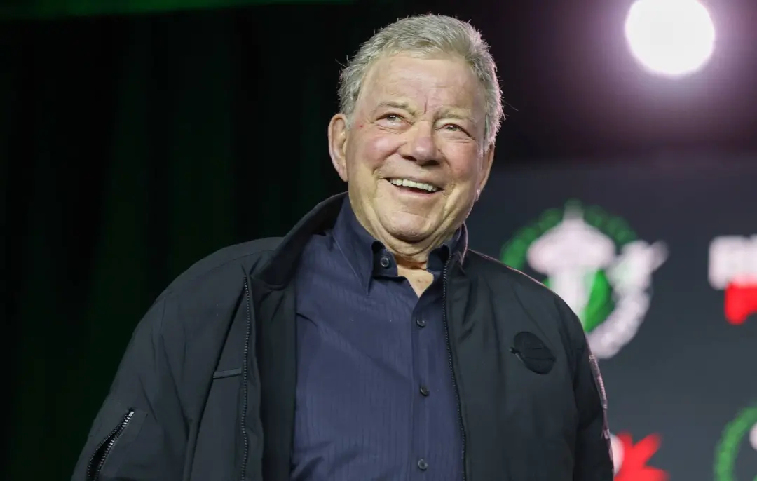 William Shatner, com 95 anos, fez estreia no heavy metal em Chicago com bandas como Metallica e Motörhead. O lance é qu…