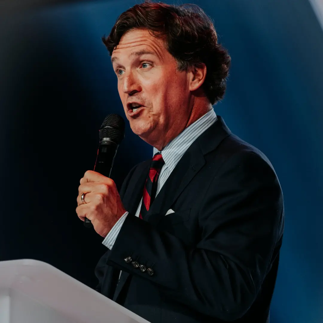 Tucker Carlson está promovendo comentários de Abdul-El Sayed e criticando o rival republicano dele em uma eleição impor…