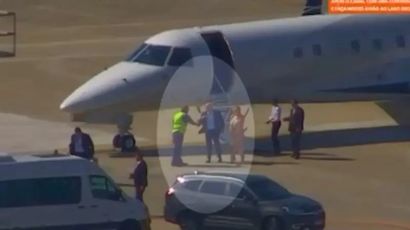 Vídeo mostra Moraes e esposa saindo de jatinho no Santos Dumont. Ele disse nunca ter voado em avião do Vorcaro, mas o v…