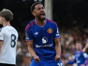 Matheus Cunha marcou gol na Inglaterra e o United conseguiu salvar a partida. É bom ver o jogo virar assim, porque a co…