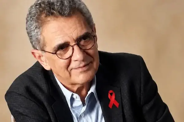 Paulo Roberto Teixeira, médico pioneiro, faleceu aos 77 anos. Ele construiu o modelo de atendimento humanizado no iníci…