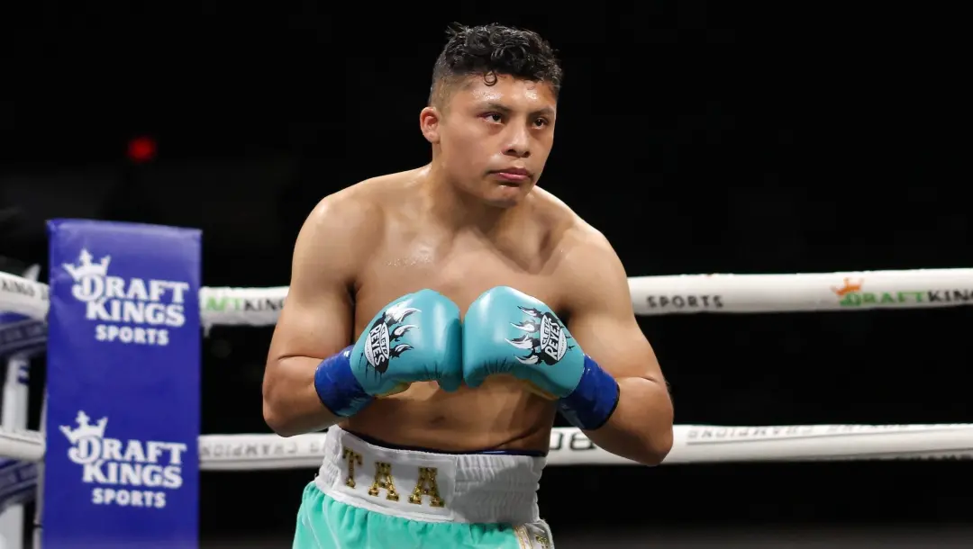 Isaac Pitbull Cruz segue mirando Ryan Garcia depois de vencer Néstor Bravo. A gente vê que o mundo do boxe tá sempre gi…