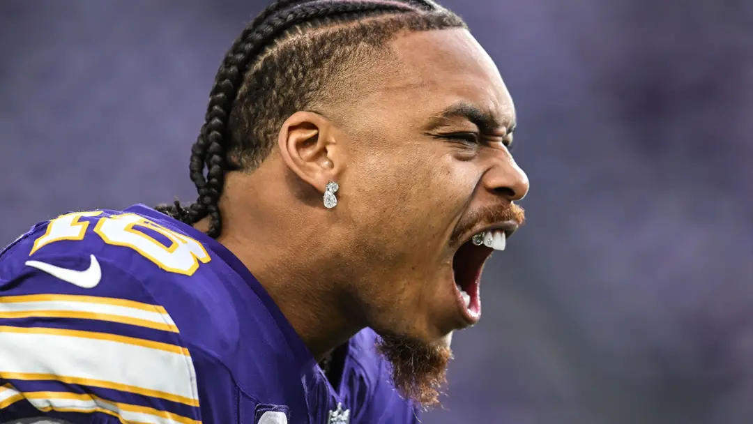 Jefferson alcançou o segundo lugar na história dos Vikings em recepcoes com um lance importante contra os Bears. Atingi…