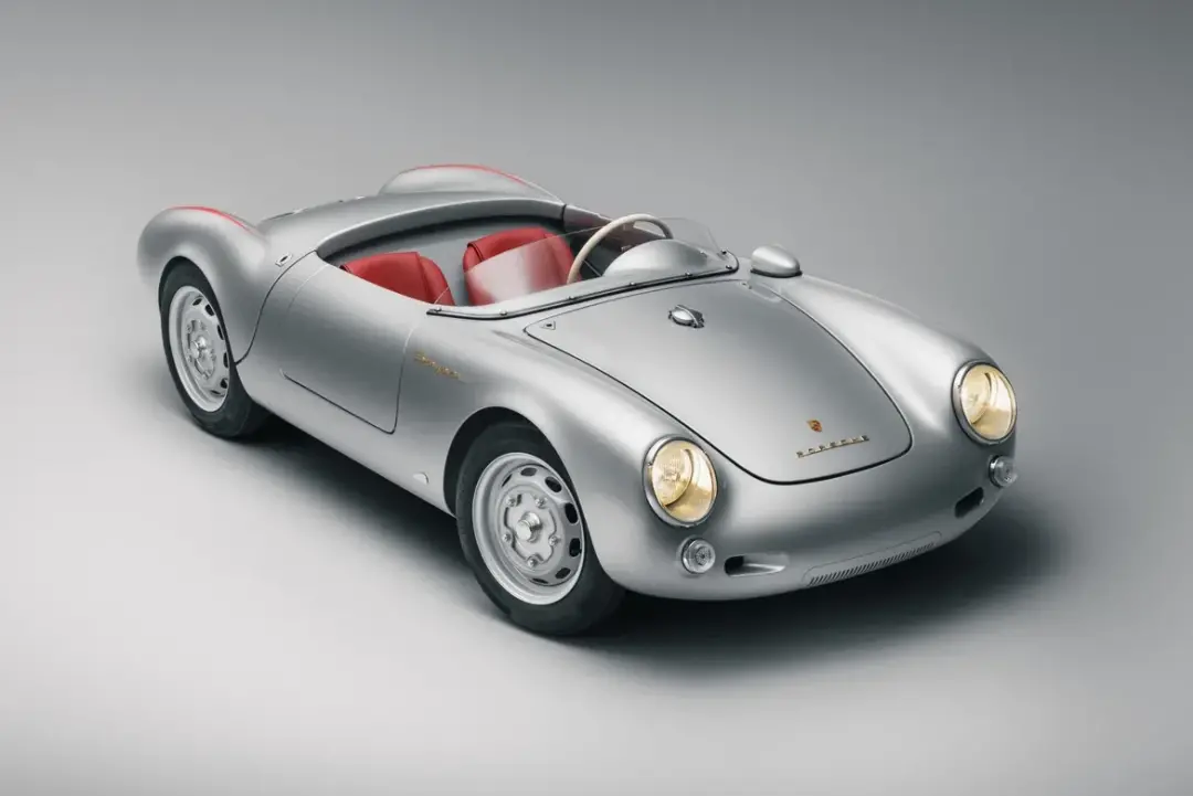 Porsche 550 J elétrica chega limitada a 250 unidades. Fazer um clássico com toque elétrico e fibra de carbono é maneiro…