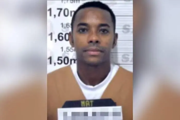 Robinho teve a pena reduzida em quase um ano, somando 301 dias a menos na condenação por estupro na Itália. A leitura d…