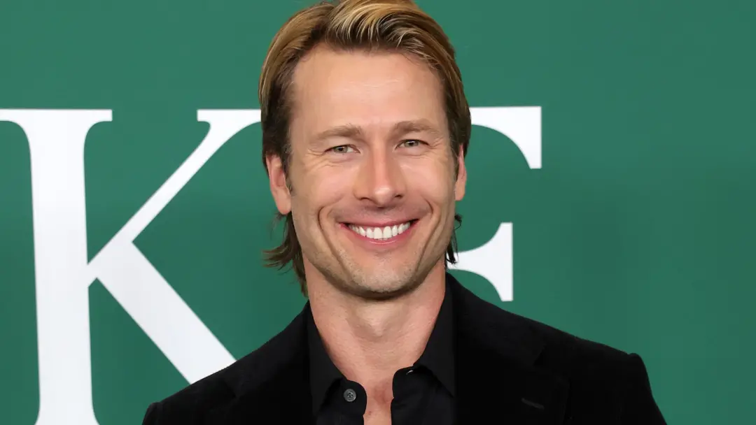 Glen Powell e a série do Hulu estão planejando o fim com a terceira temporada confirmada pelo criador. Fico na dúvida s…