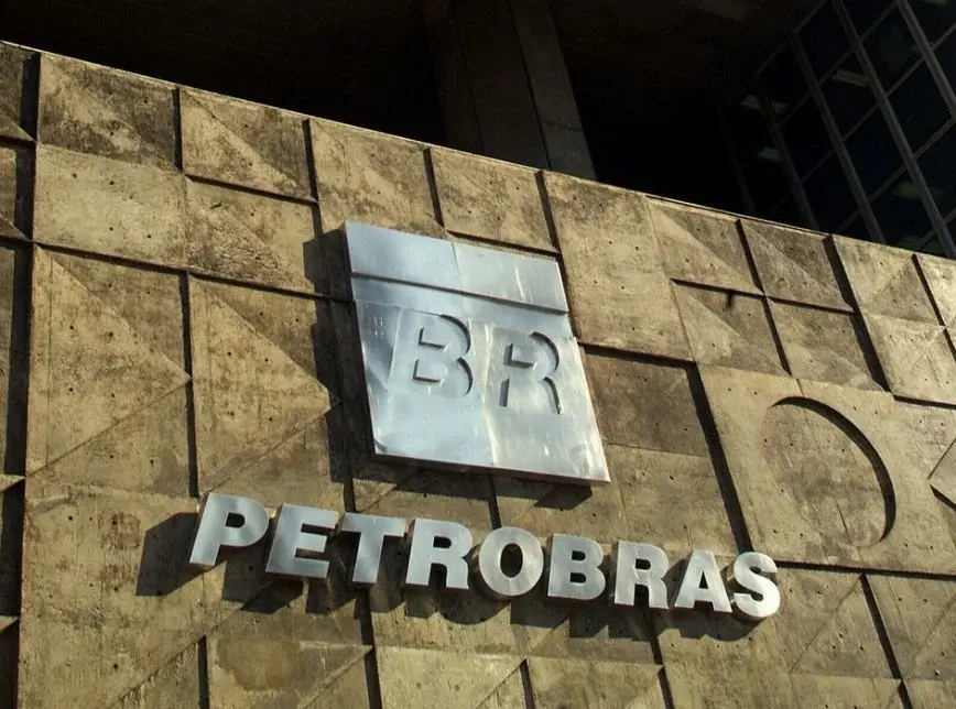 Petrobras aprovou adesão à subvenção de R$ 1 por litro de diesel por 30 dias. Isso equilibra o aumento de preço com o d…