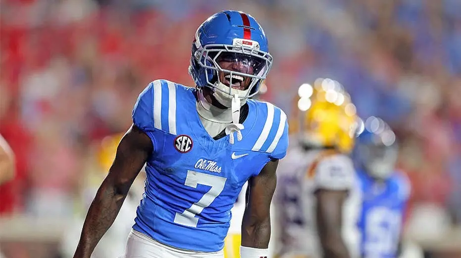 Dez equipes da SEC estão representadas no AP Poll da semana três. O Ole Miss entrou no Top 5 após vencer o LSU em Oxfor…