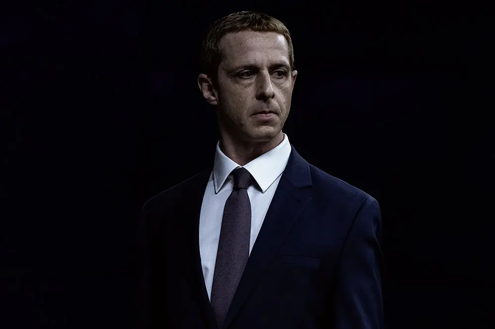 Jeremy Strong teria tratado os colegas de elenco de Social Reckoning como Aaron Sorkin imagina que Mark Zuckerberg trat…