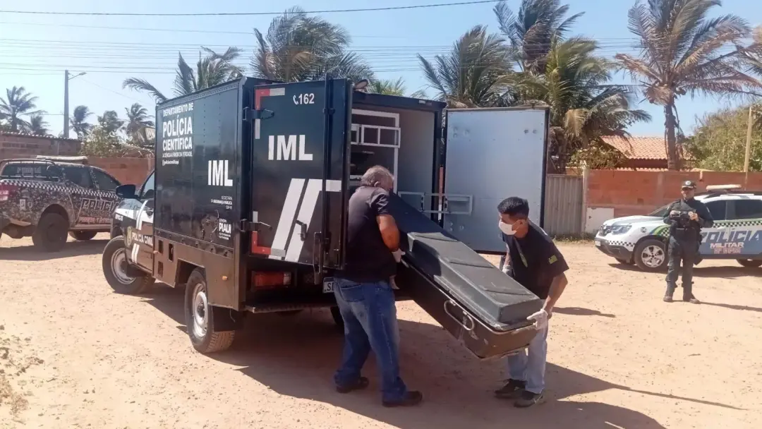Flanelinha identificado como Maicon foi achado morto no litoral do Piauí com cerca de sete tiros e golpes de faca. A vi…
