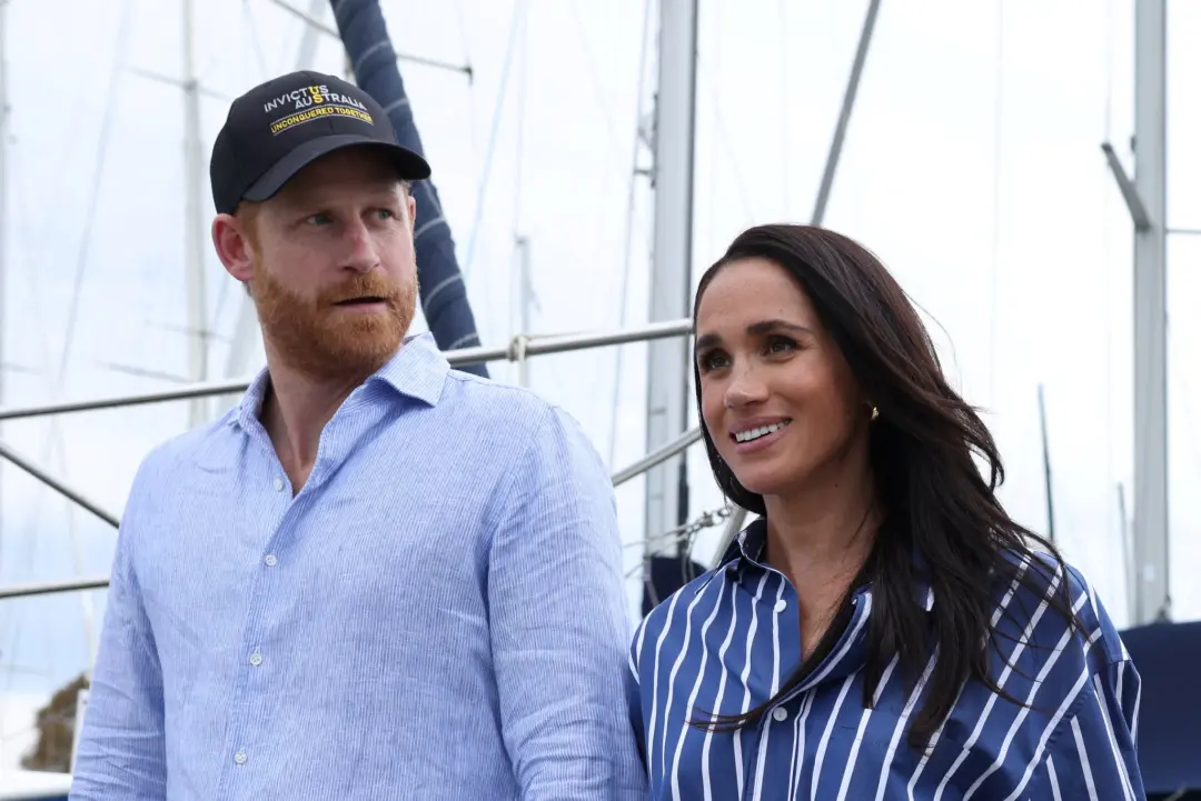Charles Spencer afirmou que o tratamento da mídia a Harry e Meghan é comparável ao que Diana sofreu. O irmão da princes…