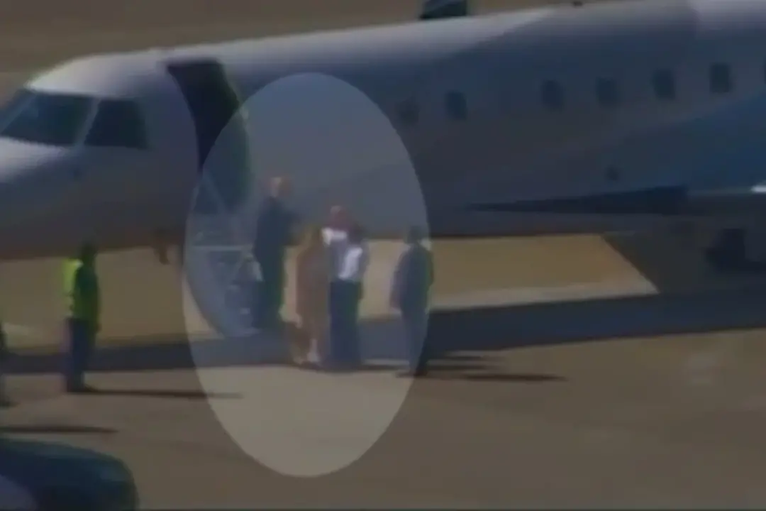 Alexandre de Moraes e a esposa desembarcaram do jatinho ligado a empresa de Vorcaro no Santos Dumont, no Rio de Janeiro…