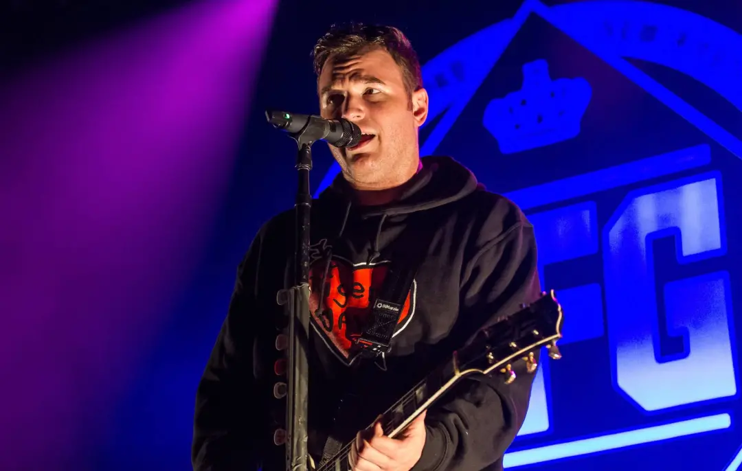 Chad Gilbert, guitarrista do New Found Glory, faleceu aos 45 anos. Sinto muito por essa perda, ele era um músico lendár…