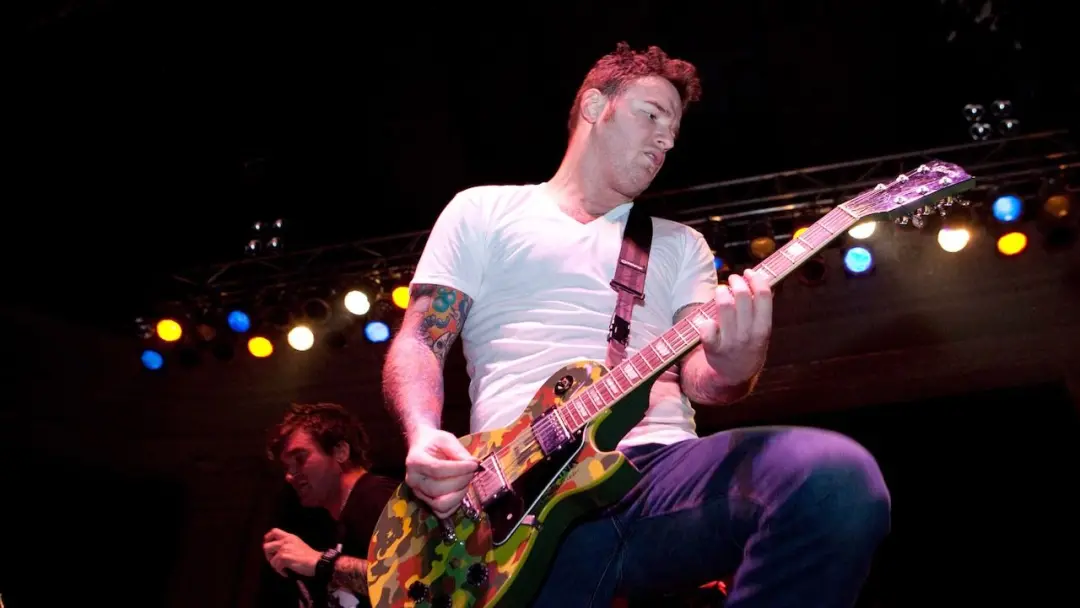 Chad Gilbert, guitarrista e membro fundador do New Found Glory, faleceu aos 45 anos. Ele lutava contra o câncer desde 2…