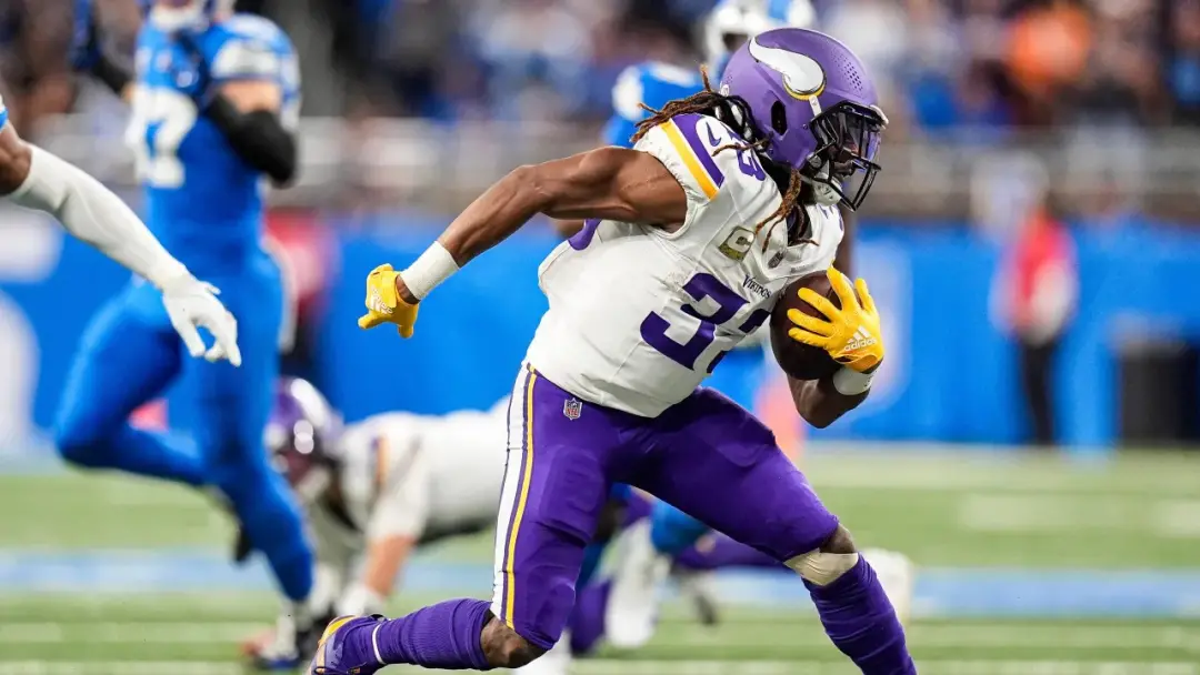 Aaron Jones lesionado no jogo da Semana 2 contra o Chicago Bears, no Minnesota Vikings. É complicado ver um jogador imp…
