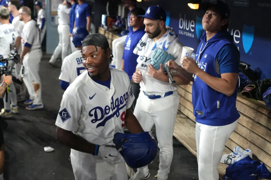 Josue De Paula, jovem promessa dos Dodgers, teve um momento marcante ao dar um high five em Shohei Ohtani no jogo de se…