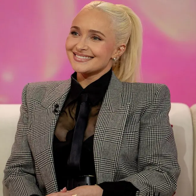 Malibu, Califórnia, recebeu amigos e colegas após falecimento de Hayden Panettiere aos 36 anos. É triste ver a perda de…