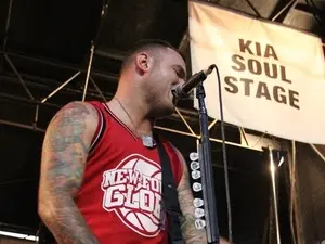 Chad Gilbert, guitarrista do New Found Glory, faleceu aos 45 anos. Uma perda na música que marca a juventude de muita g…
