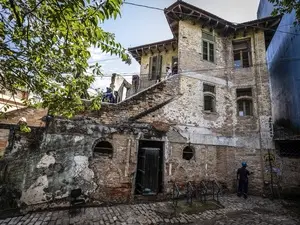Casa histórica da Vila Itororó passa por restauro no centro de São Paulo. O cuidado com o patrimônio é sinal de que a c…