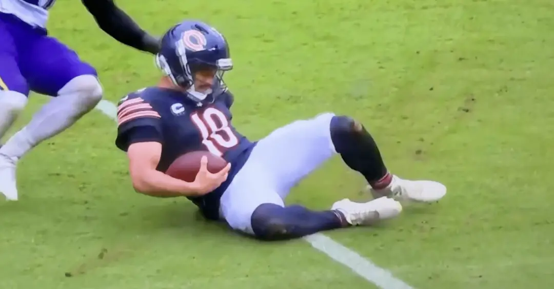 Caleb Williams teve que ser retirado do campo após correr em Chicago, apresentando uma lesão na parte inferior do corpo…