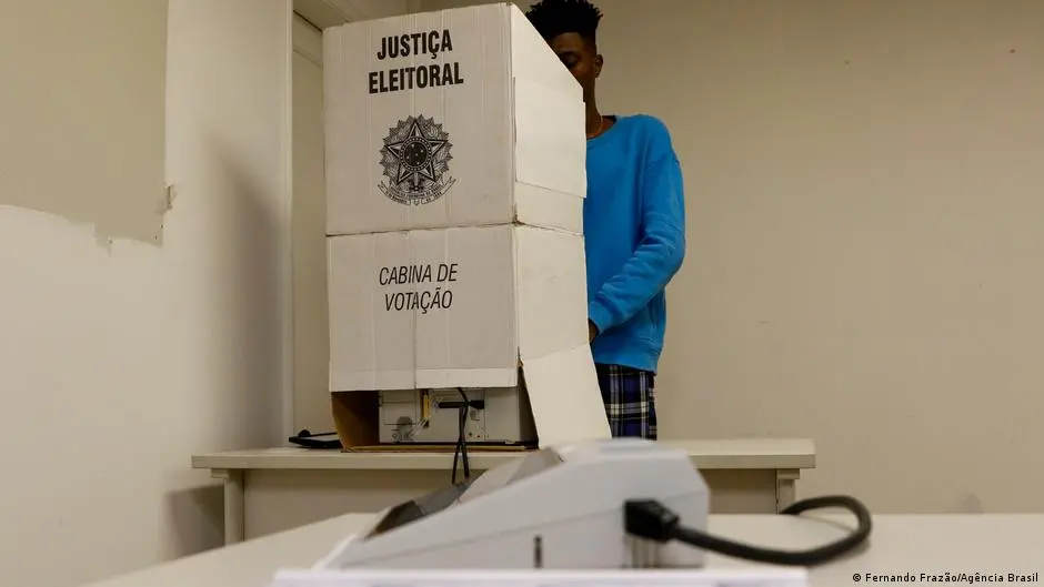 Quase 1 milhão de brasileiros no exterior já têm apto a votar nessa eleição. A participação desse grupo pode realmente …