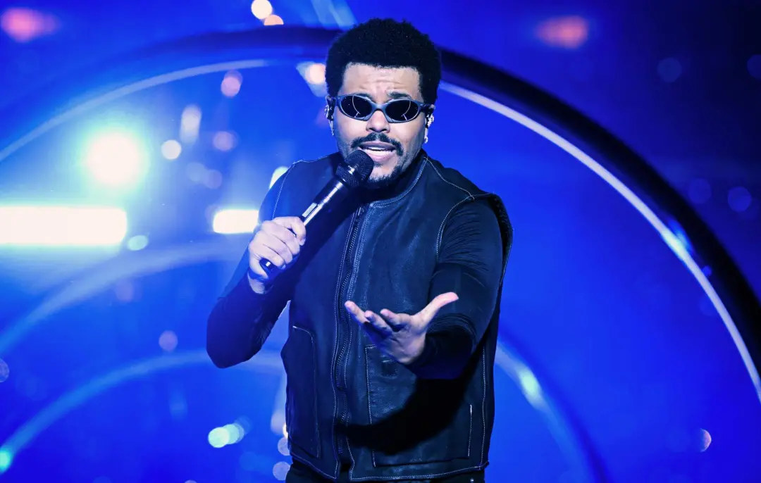 The Weeknd estreou a música Tokyo com Yoko Takahashi no Belluna Dome, perto de Tóquio. A fusão com elementos de Neon Ge…