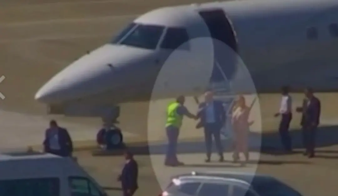 Moraes e Viviane Barci desembarcaram de jatinho ligado a empresas de Vorcaro no Santos Dumont. Essa conexão entre figur…
