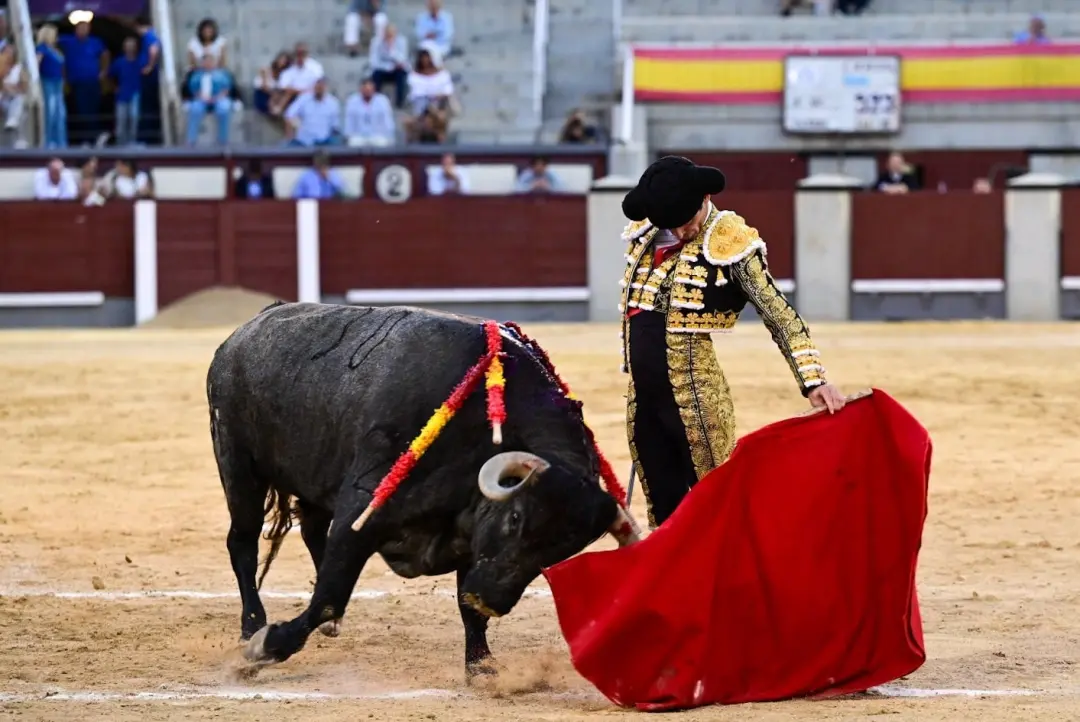 Em Las Ventas, houve um desafio ganadero com três touros de Partido de Resina, todos mansos e deslucidos. É difícil ach…