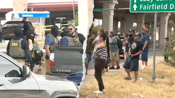 Austin, Texas, tem um incidente onde um oficial do ICE supostamente atirou em alguém durante uma operação na rua West A…