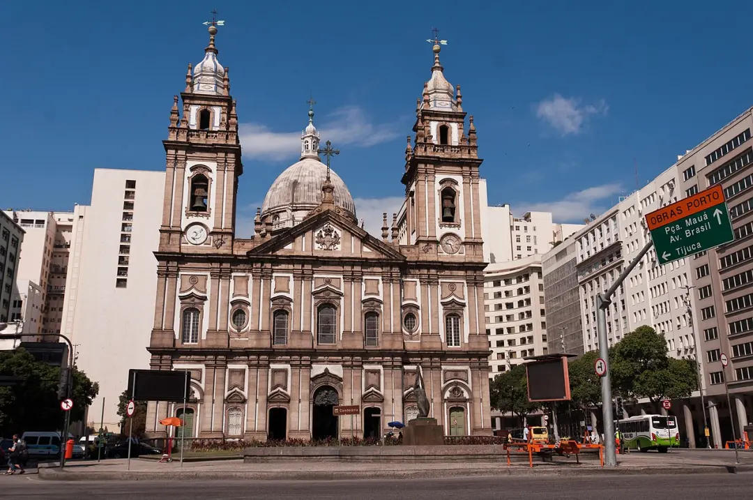 Oito em cada dez brasileiros rejeitam discutir política dentro de espaços religiosos, segundo a pesquisa. Eu vejo que e…