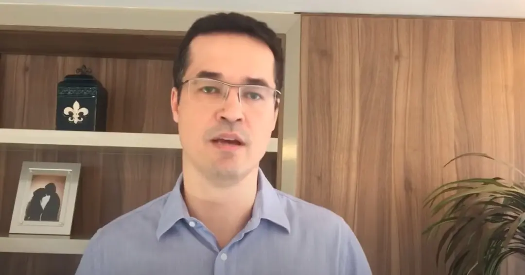 Deltan Dallagnol teve a campanha ao Senado pelo Paraná suspensa pelo TSE. A decisão veio porque o ministro Floriano de …