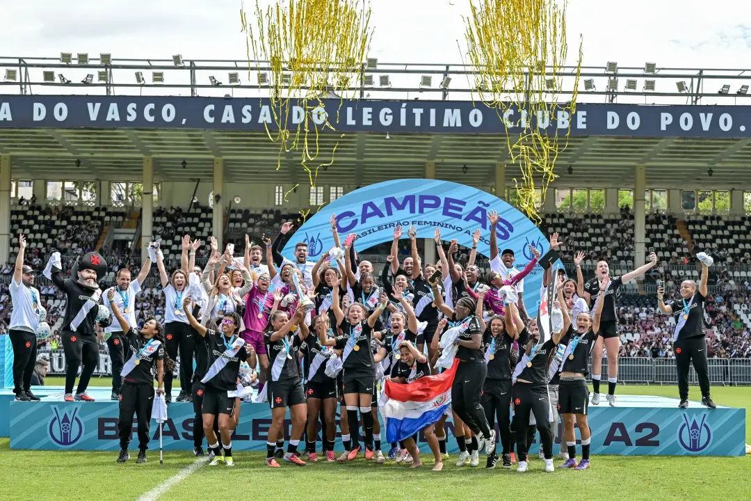 Vasco é campeão do Brasileirão Feminino A2, superando o Itabirito no agregado, com 8 mil torcedores no São Januário. É …