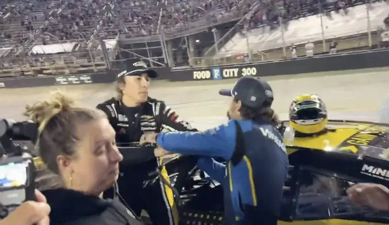 Bristol, corrida da Nascar terminou com troca de socos entre Hocevar e Blaney depois de um contato na pista. A briga mo…