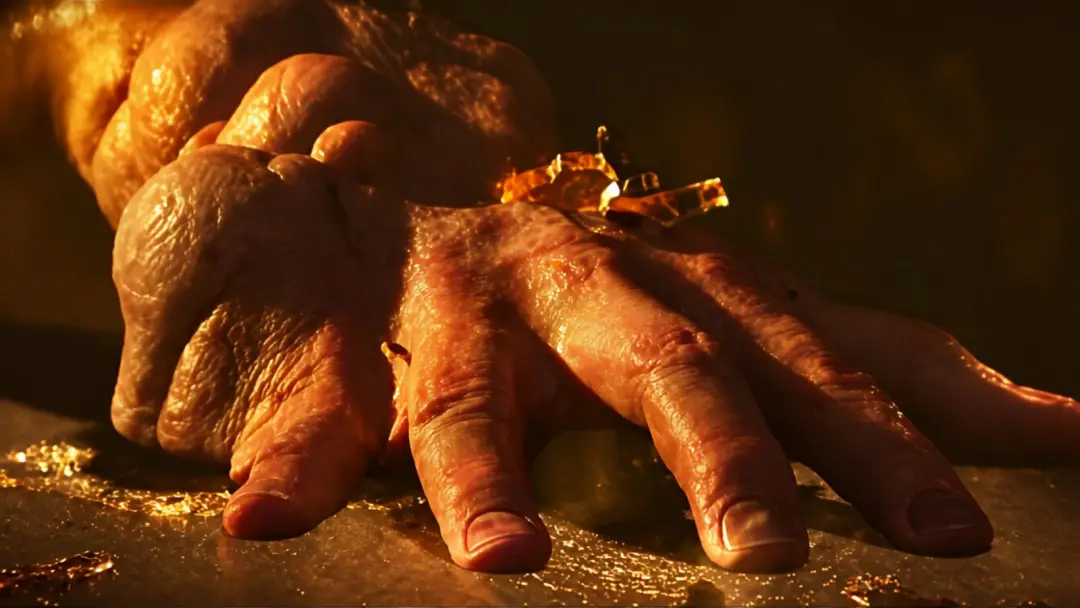 Clayface mostra cenas de transformação e espreita sua forma final no DCU. A imagem reforça a classificação R do filme, …