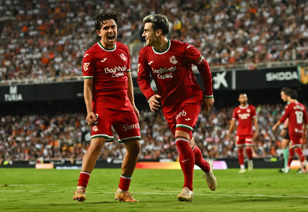 Real Sociedad vence Valencia por 3 a 2, somando a terceira derrota do time de Mestalla em quatro jogos. Foi perto o emp…