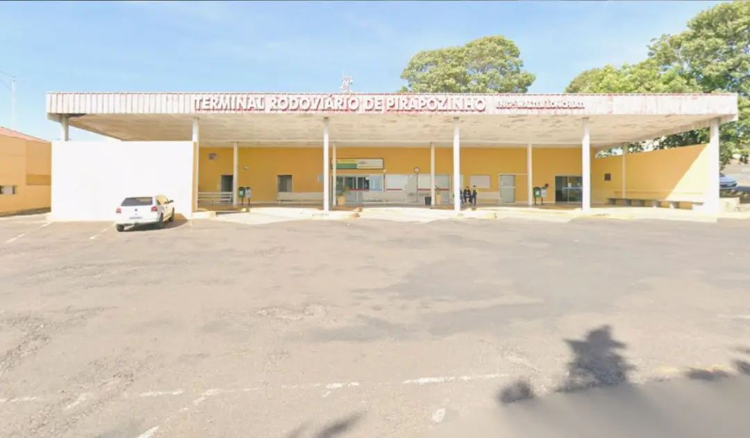Pirapozinho, SP, ficou sem energia na rodoviária depois que furtaram os fios de eletricidade. A prefeitura precisou ins…