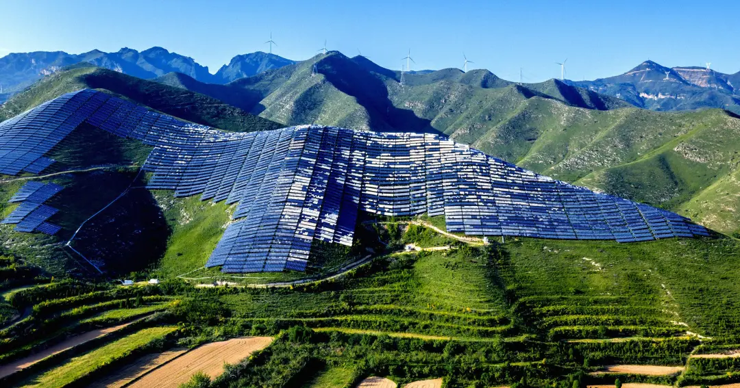 12 centavos por watt, o preço dos painéis solares caiu drasticamente. Isso permite que energia limpa chegue a países em…