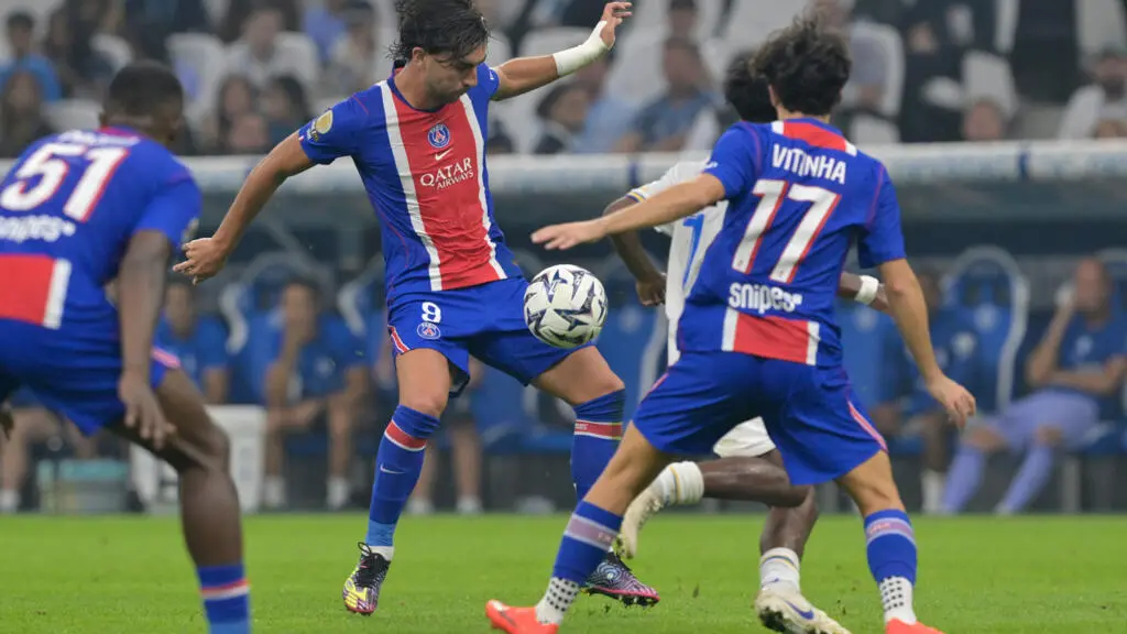 PSG bate Marseille por 2 a 1 no Le Classique. O Ferran Torres fez seu sétimo gol em seis jogos pelo clube novo. Essa di…