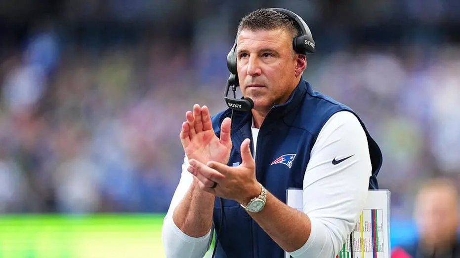 Mike Vrabel respondeu a repórteres sobre a performance de Drake Maye na vitória dos Patriots contra os Steelers, dizend…