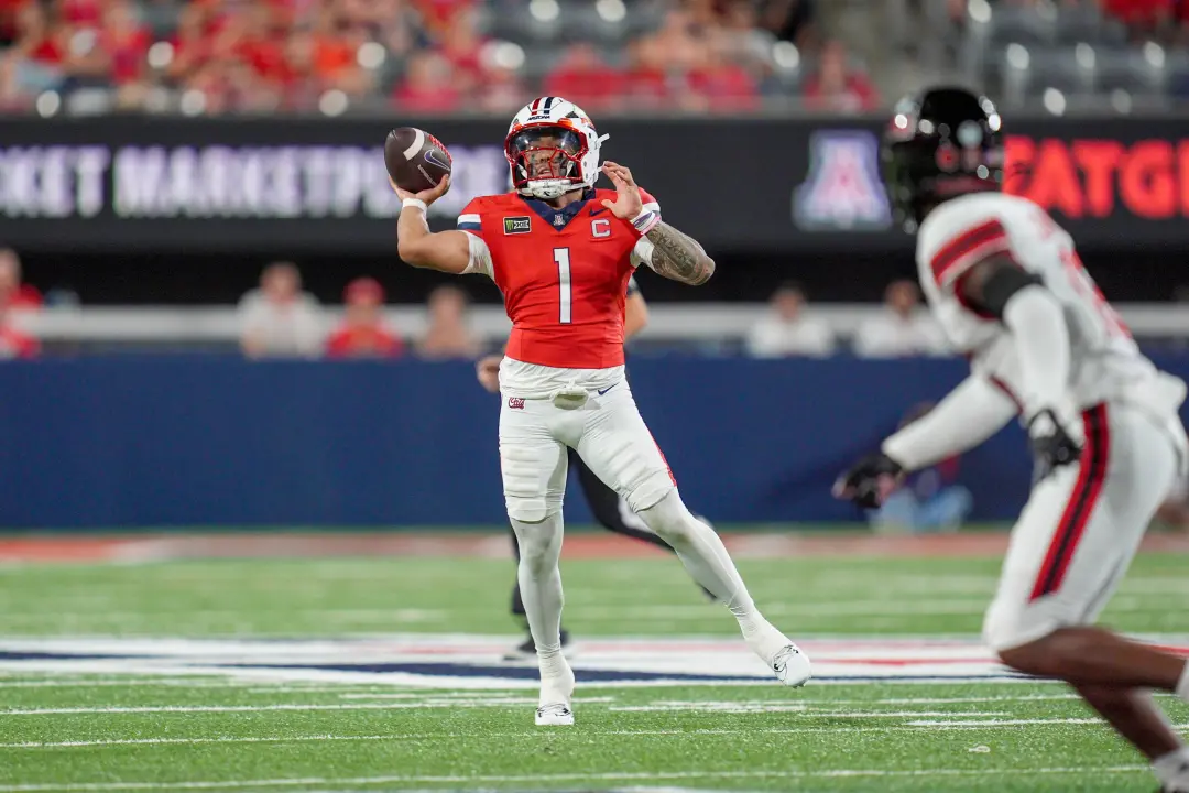 Noah Fifita marcou 4 TDs e fez 325 jardas contra o Northern Illinois. É impressionante ver a eficiência dele com 91% de…